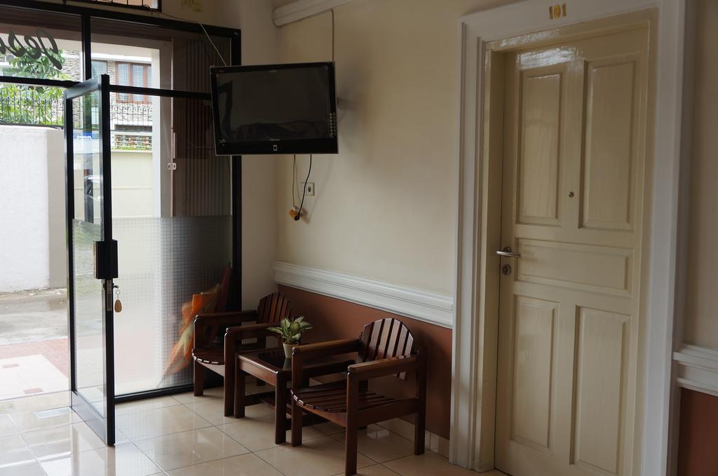 Jesnic Hotel Padang  Exterior photo