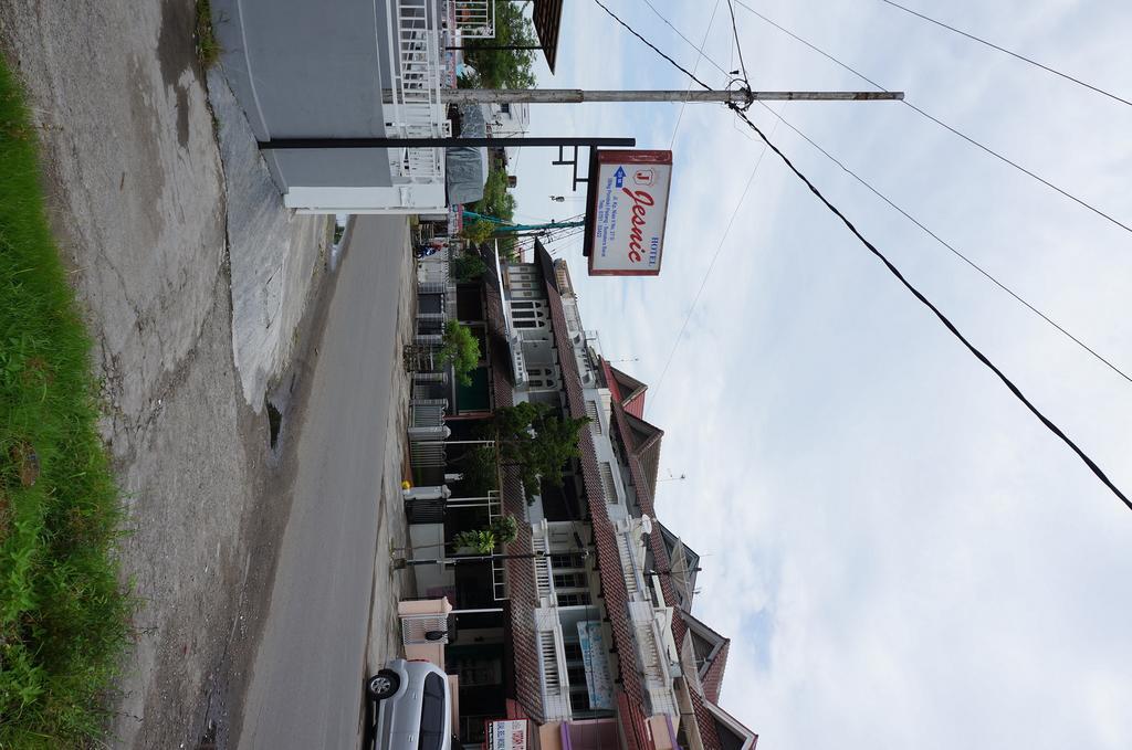 Jesnic Hotel Padang  Exterior photo
